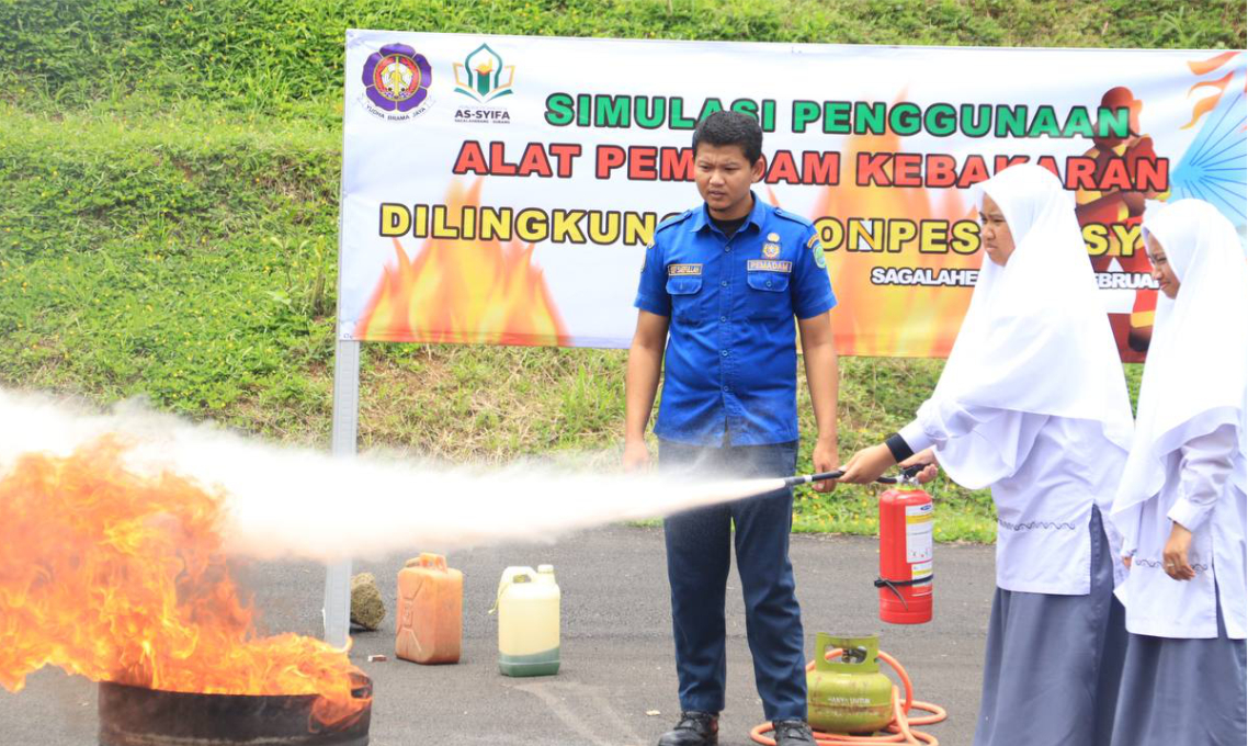 Latih Tanggap Darurat Kebakaran, Ponpes As-Syifa Sagalaherang Undang Damkar Subang