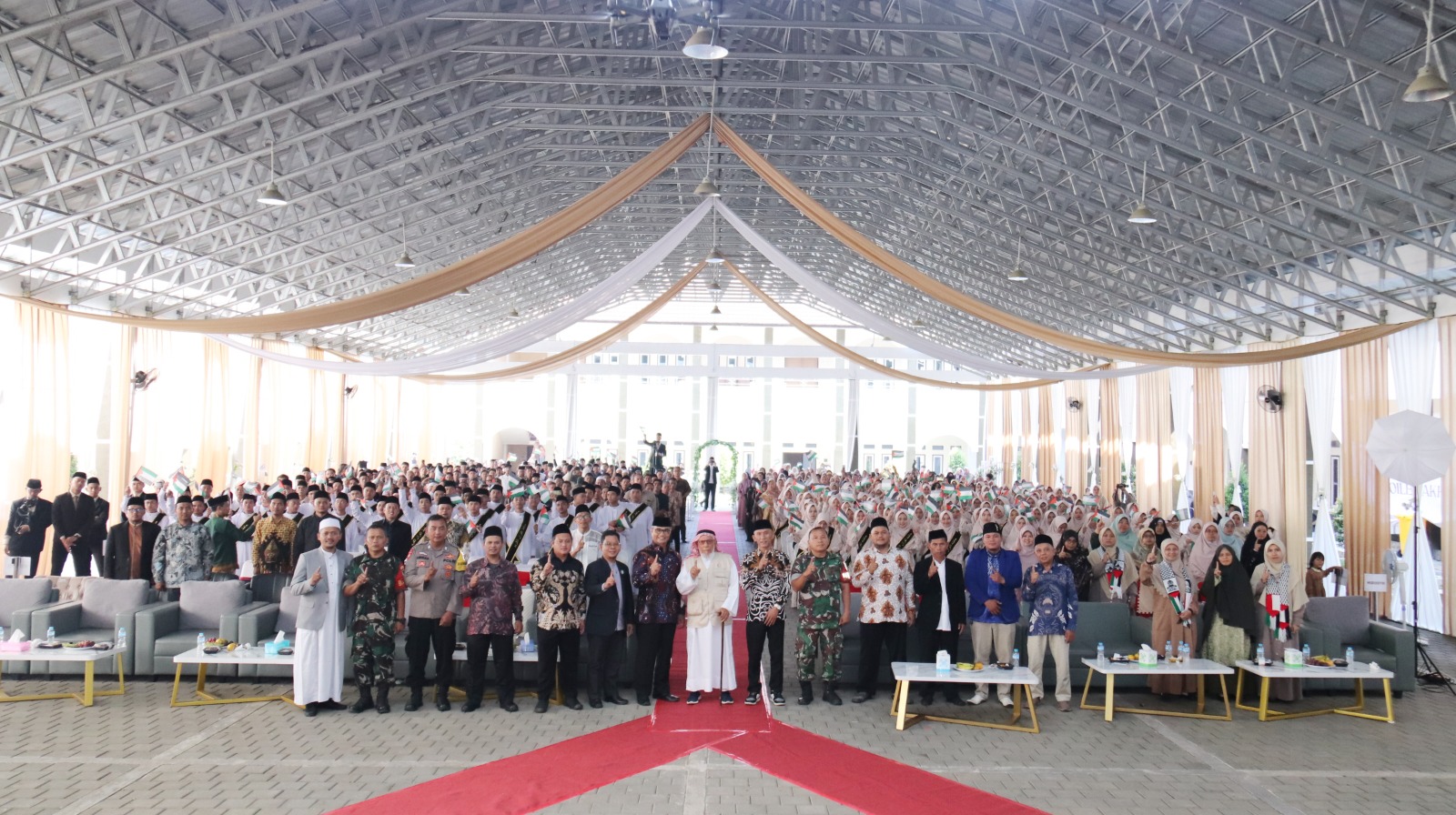 NYALA HARAPAN DAN DO’A UNTUK PALESTINA DI MOMEN WISUDA KE-XV LTIQ AS-SYIFA